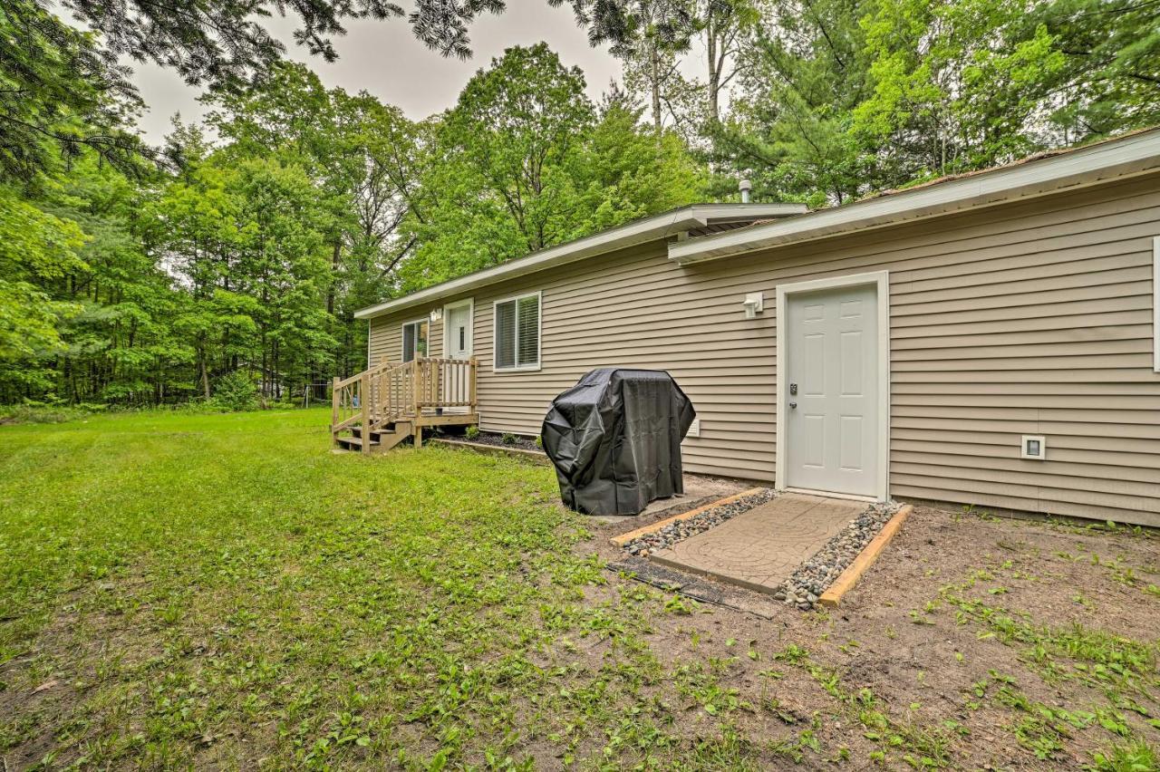 Vacation Rental In-Between Houghton And Higgins Lake Exterior photo