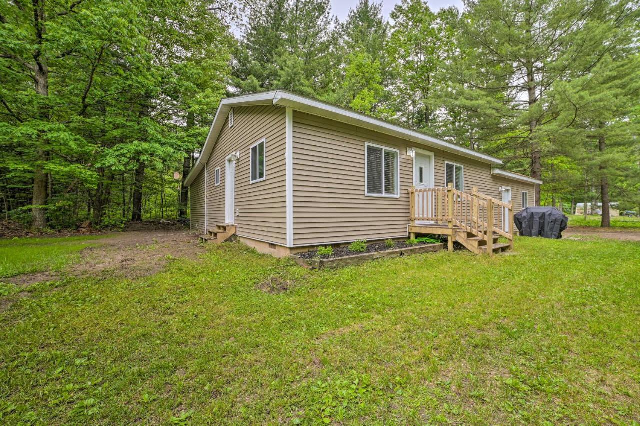 Vacation Rental In-Between Houghton And Higgins Lake Exterior photo